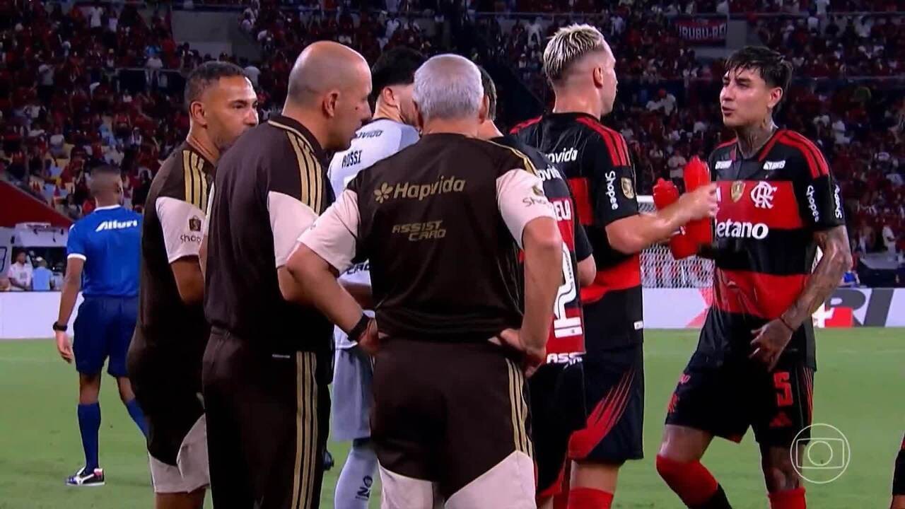 Torcedores do Cruzeiro Organizam Protesto Contra Leonardo Jardim em Encontro com o Flamengo: 100% Caráter