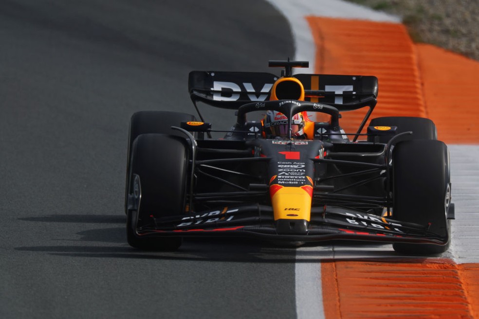 Bottas lidera treinos livres da F1. Verstappen troca motor