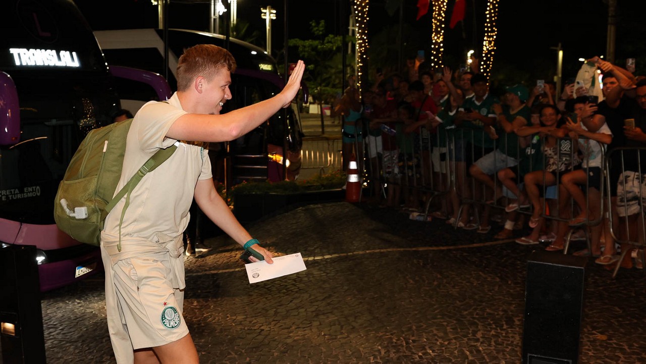 Palmeiras enfrenta dilemas cruciais em seu planejamento para 2026, com cinco decisões em aberto