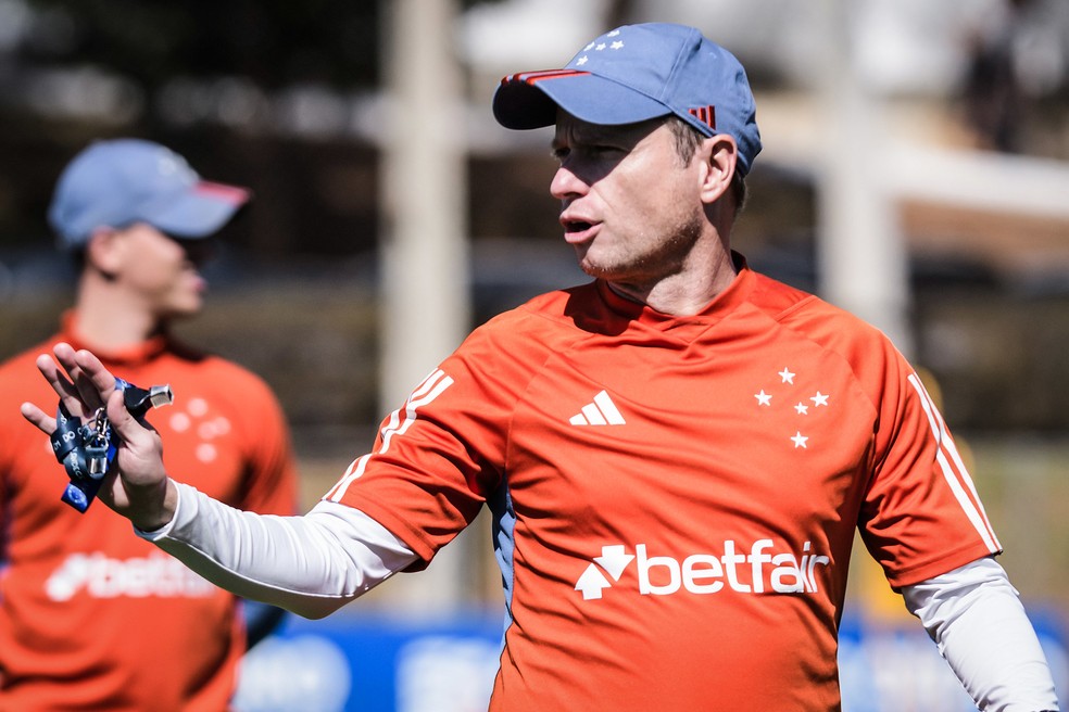 Fernando Seabra conta com mais opções no setor ofensivo — Foto: Gustavo Aleixo/Cruzeiro