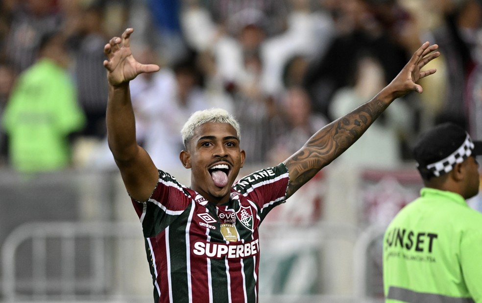 John Kennedy comemora gol em Fluminense x Alianza Lima — Foto: André Durão