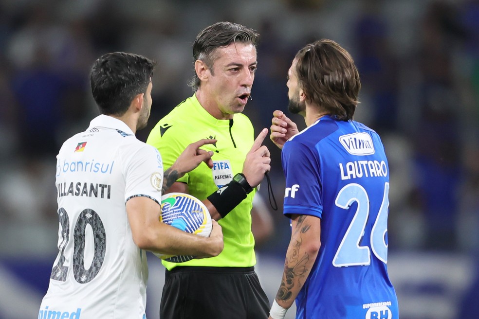Raphael Claus vai apitar Cruzeiro x Vila Nova