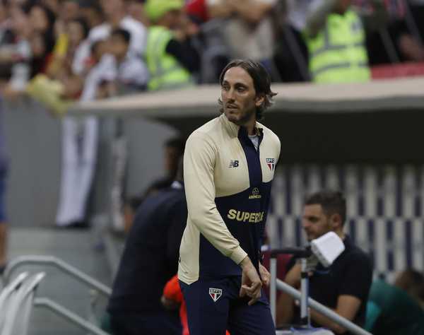 Zubeldía analisa empate do São Paulo e destaca busca pela vitória.