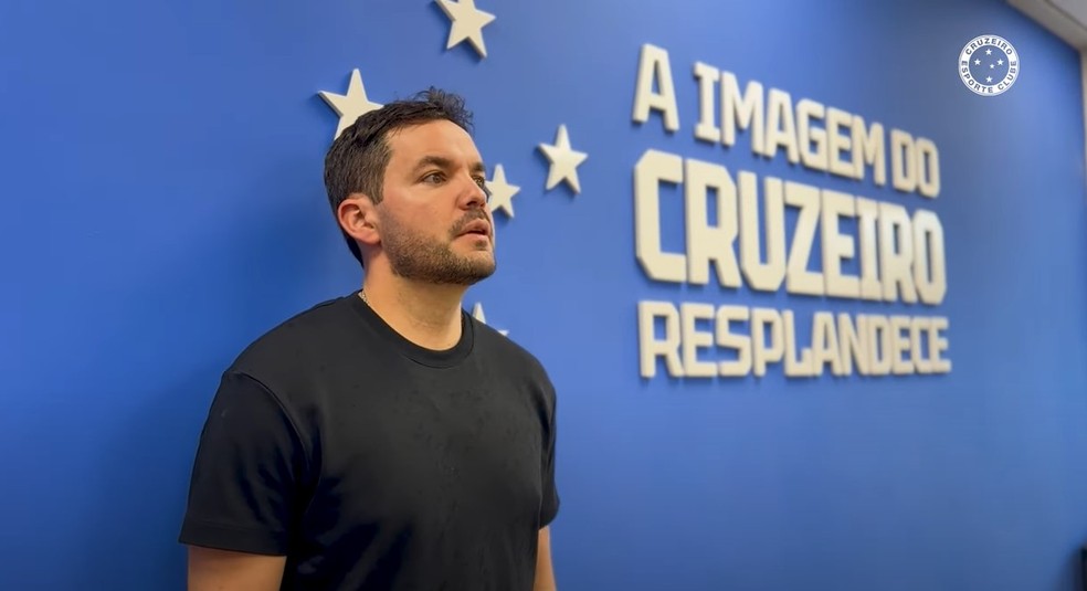 Nicolás Larcamón na Toca da Raposa — Foto: Divulgação/ Cruzeiro