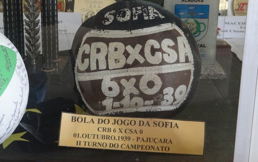 Bola do jogo da Sofia em 1939 — Foto: Leonardo Freire/GloboEsporte.com