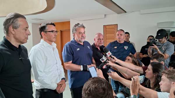 Casares reconhece desafios, mas mantém esperança na contratação de Oscar