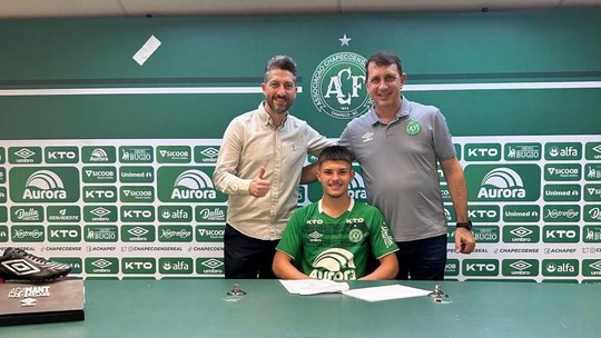 Chapecoense assina contrato profissional com destaque da base 