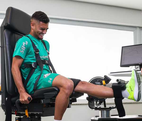 Andreas Pereira vai à Academia e faz primeiras avaliações no Palmeiras: 