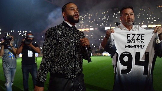 Memphis é apresentado à torcida na arena e recebe a camisa 94 - Foto: (Marcos Ribolli)