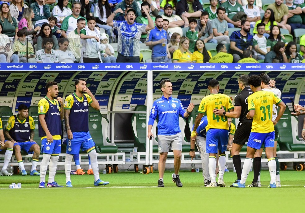 Allan expulso após revisão do VAR — Julgamento STJD Palmeiras