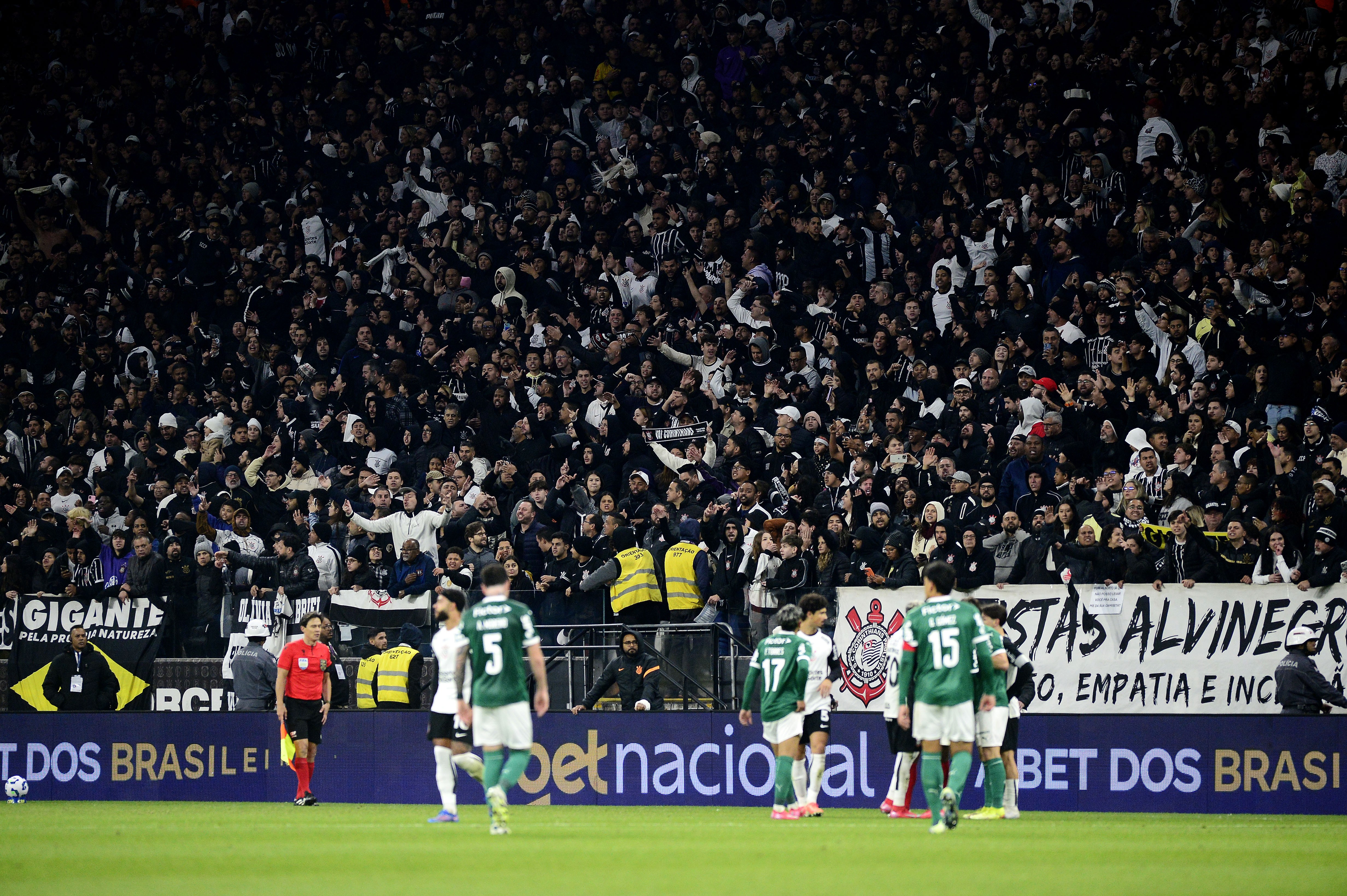 Árbitro relata incidentes no clássico entre Corinthians e Palmeiras