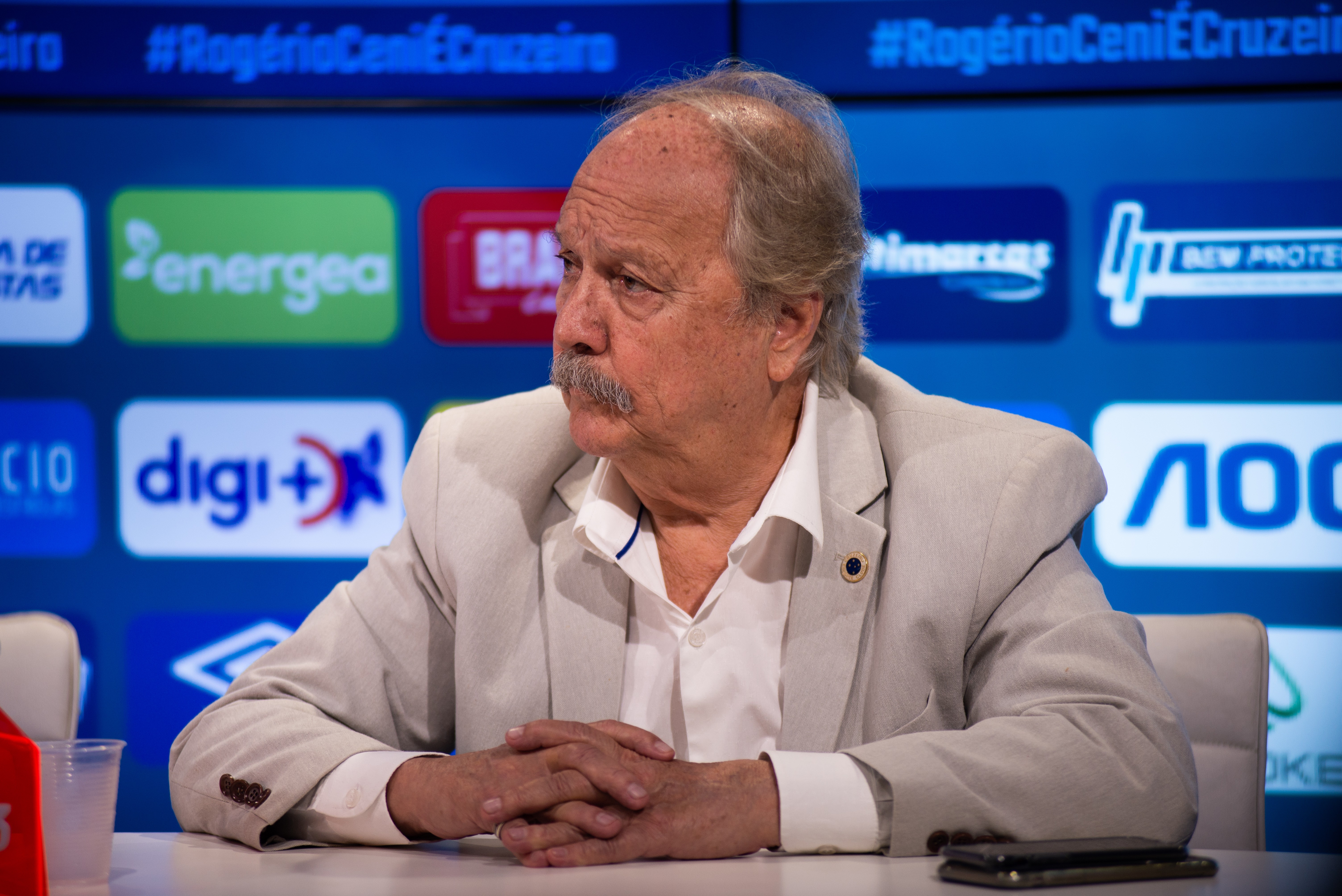 Wagner Pires é condenado a ressarcir Cruzeiro por compra de terno