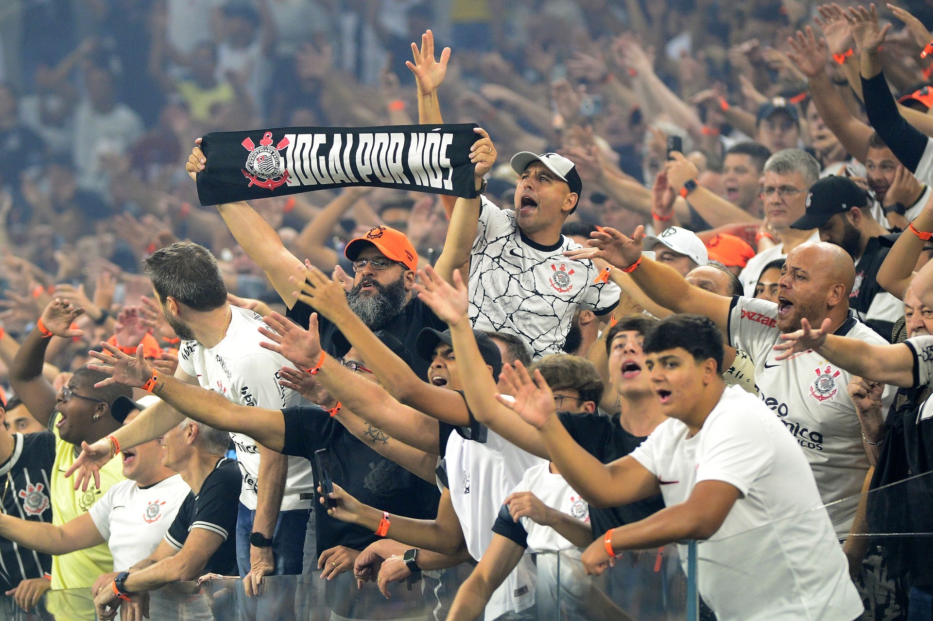 Corinthians lidera média de público em 2025; Cruzeiro é o segundo no ranking.