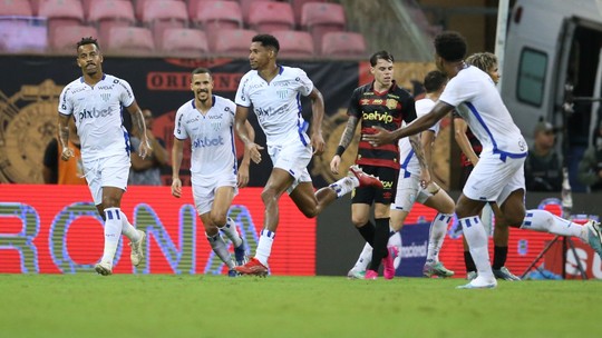 Com dois a mais, Avaí vira no fim em jogão contra o Sport - Foto: (Marlon Costa/Pernambuco Press)