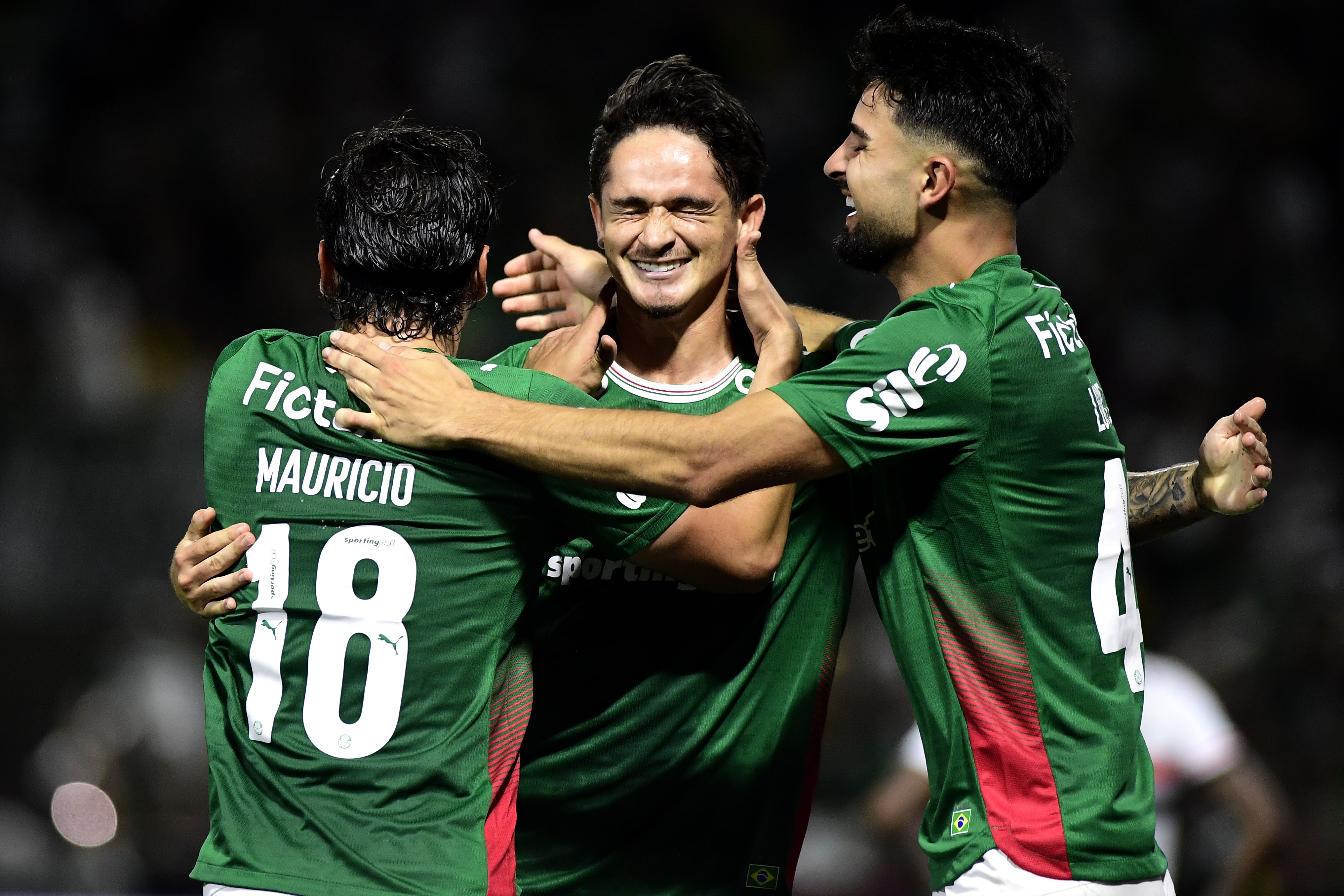 Abel vê resposta do elenco, e Palmeiras cresce após início instável