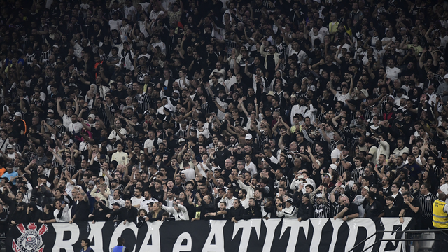 Torcida do Corinthians na partida contra o Bragantino