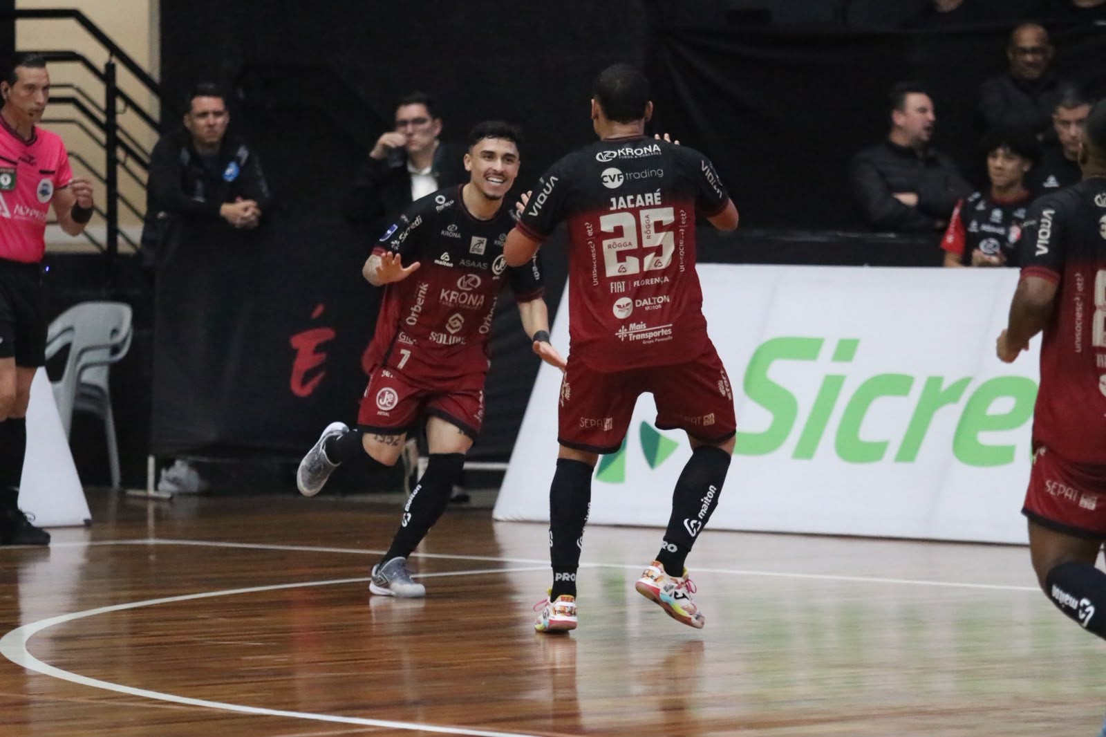 Joinville vence Tubarão em jogo de nove gols e avança à semifinal do Catarinense de Futsal Série Ouro