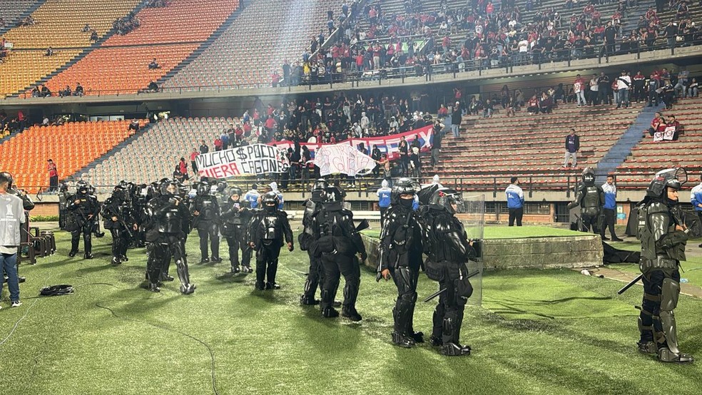Caos em Medellín: Violência nas arquibancadas cancela jogo do Flamengo pela Libertadores