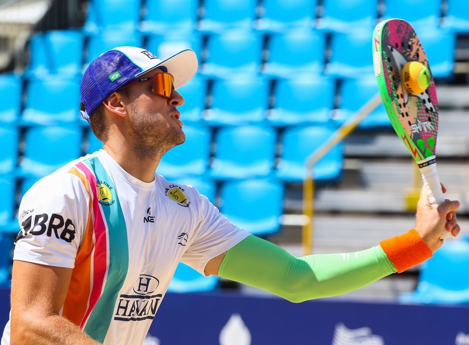 André Baran, número 1 do Brasil no Beach Tennis, é campeão por equipes e  vice individual no Rio