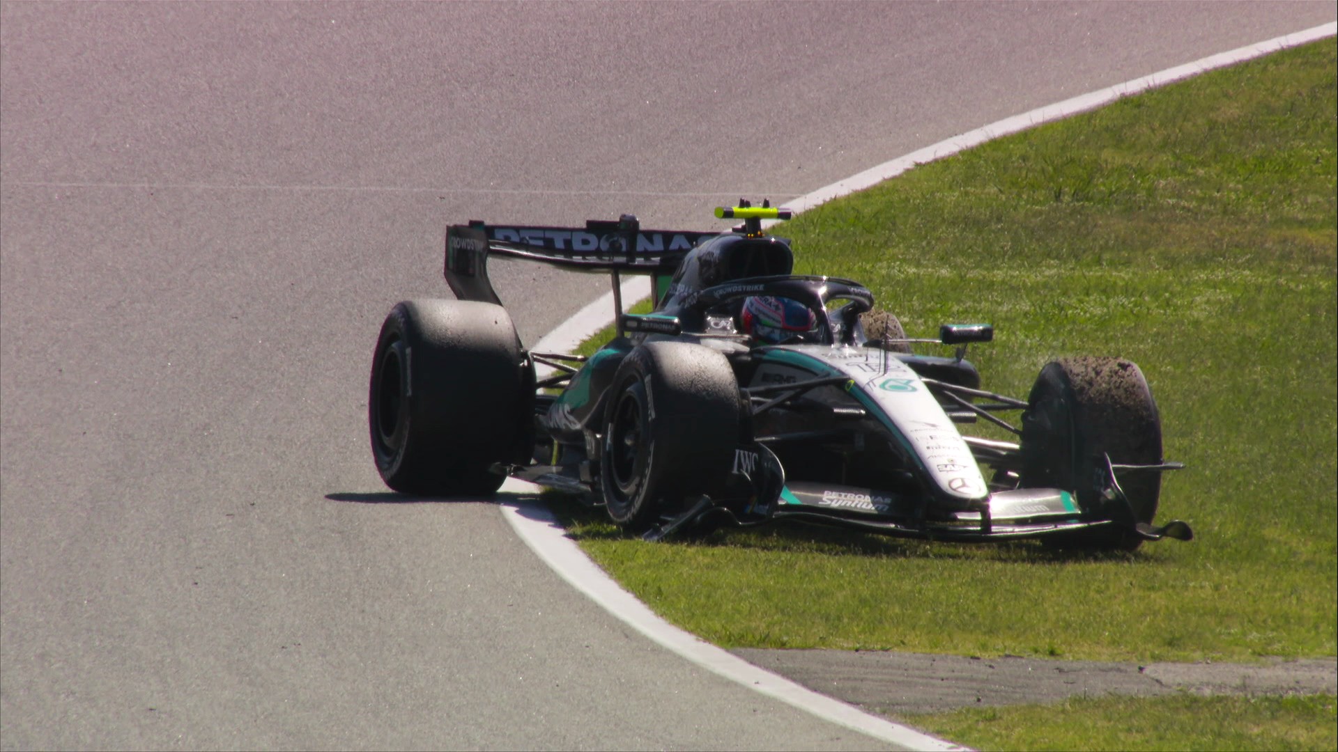 Luz de alerta acesa: problema nas baterias preocupa Mercedes na F1