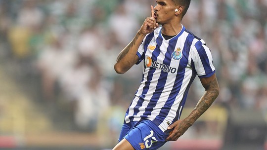 Sporting abre três gols, mas Porto vira com brilho de Galeno e leva a Supercopa de Portugal