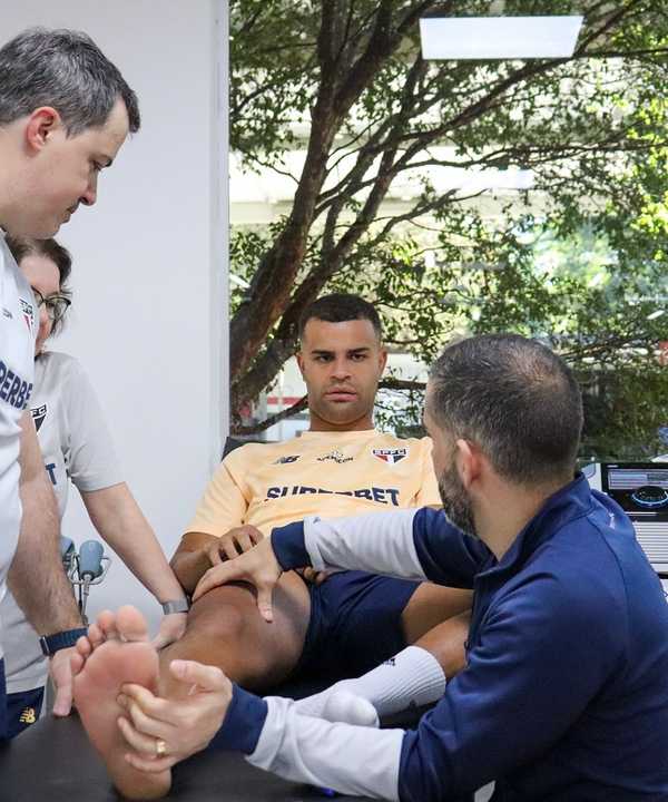 Tratamento de Alisson no São Paulo prevê retorno apenas na próxima temporada