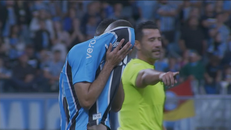 Wagner Leonardo deixou Gre-Nal com problema — Foto: Reprodução