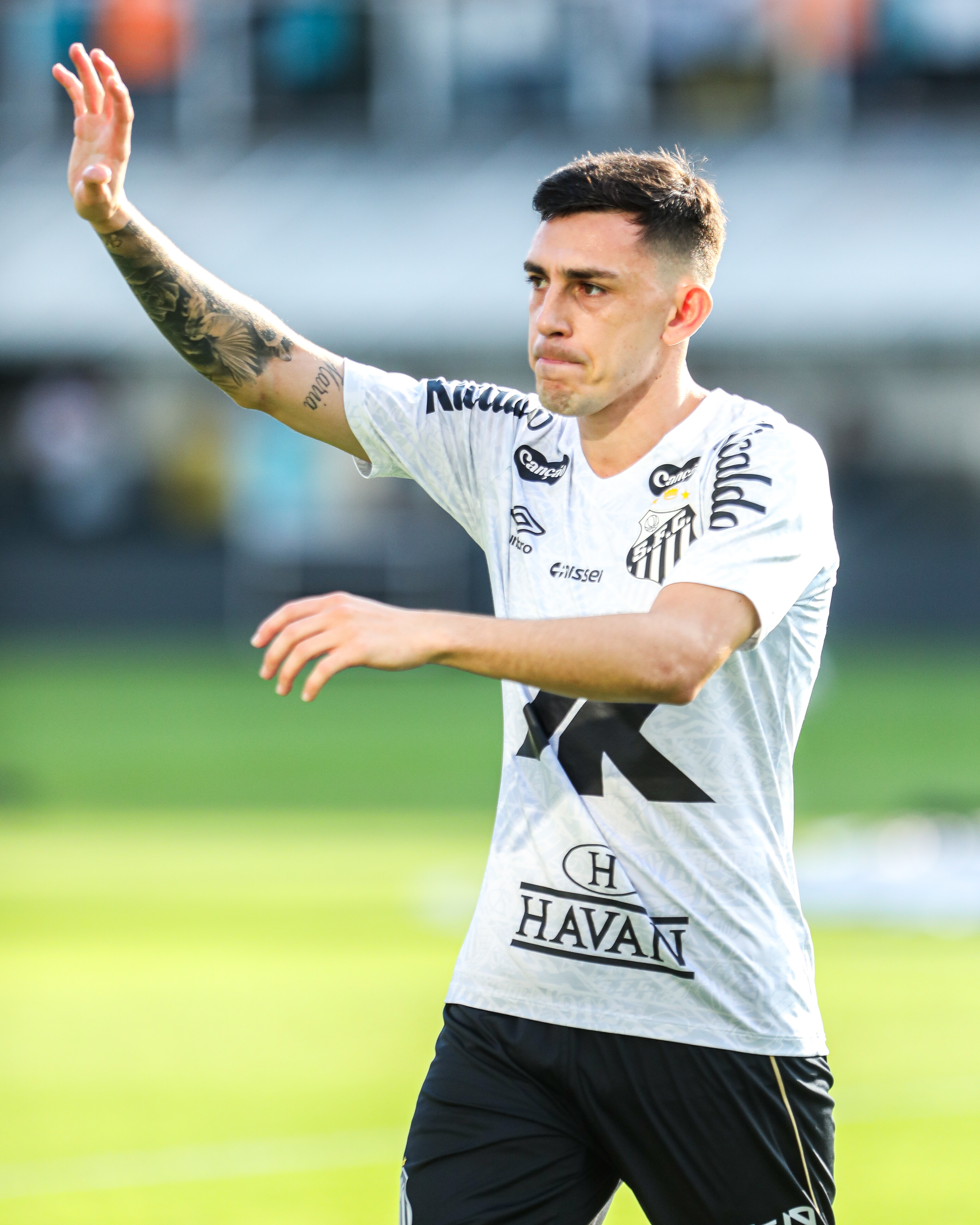 Santos avalia a contratação de um novo lateral-direito para o elenco