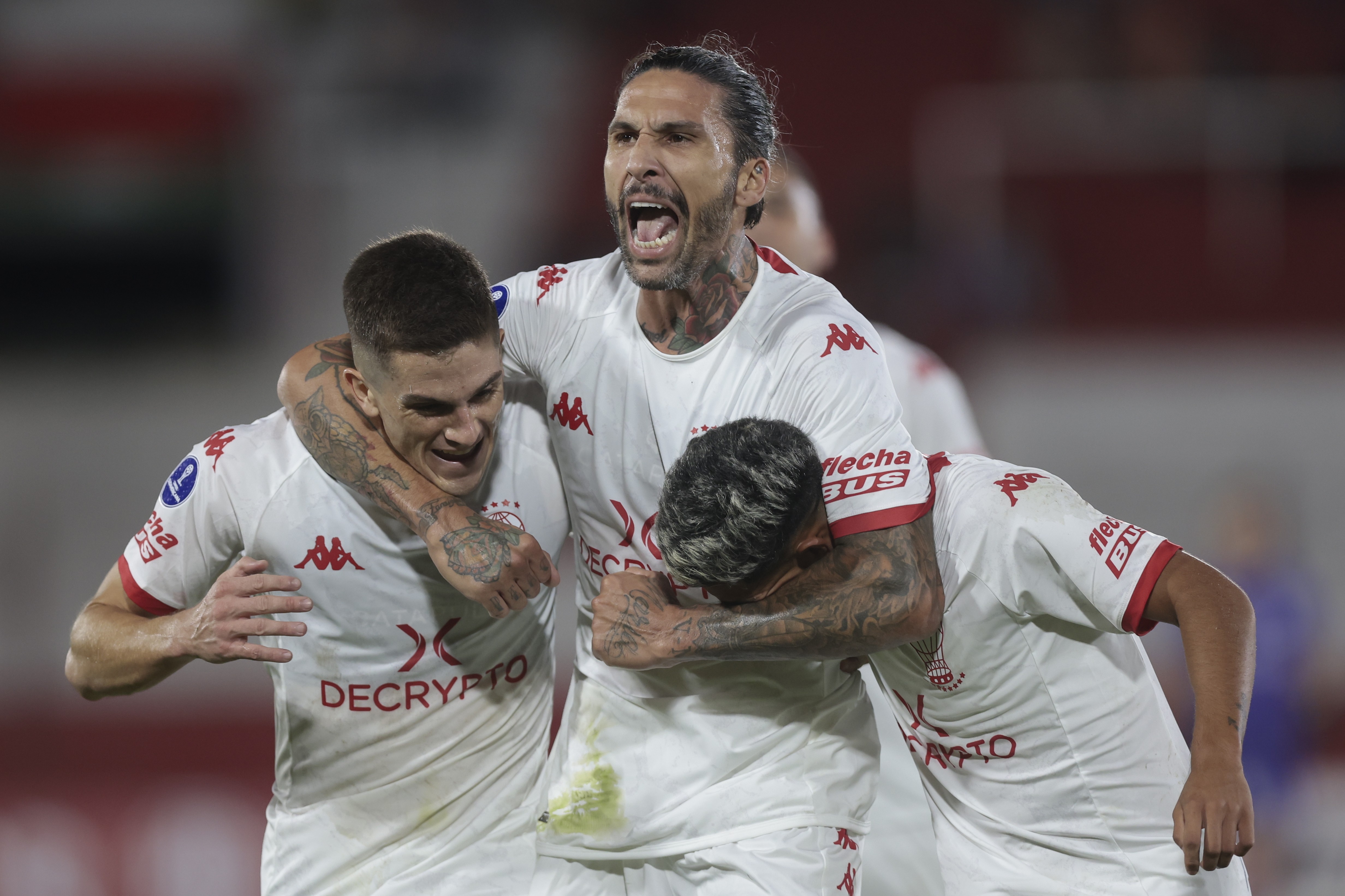 River Plate x Fortaleza: racismo de torcedores argentinos contra  brasileiros não é caso isolado - Alexandre Mota - Diário do Nordeste