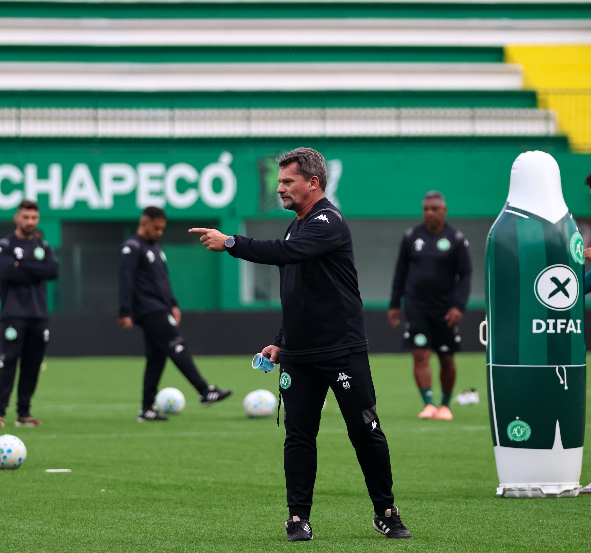 Chapecoense demite o técnico Fábio Matias com menos de dois meses de trabalho
