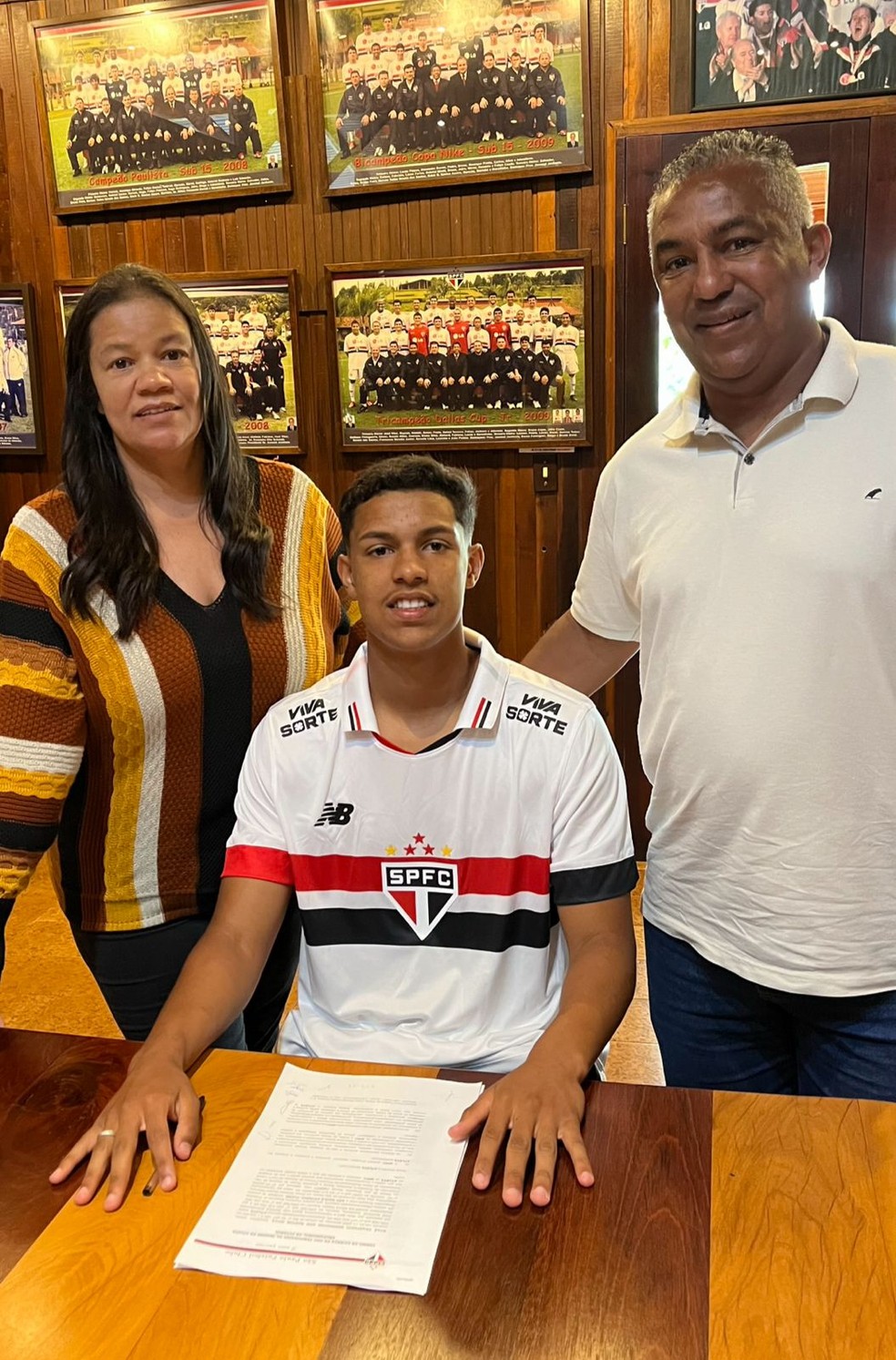 São Paulo renova contrato de promessa da base com multa milionária