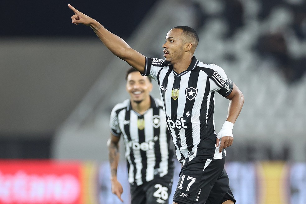Marlon Freitas comemora gol pelo Botafogo — Foto: Vitor Silva / Botafogo