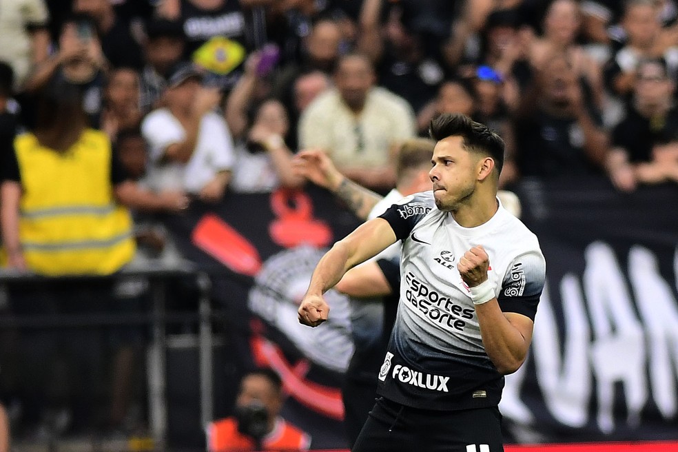 Romero comemora gol do Corinthians contra o Flamengo — Foto: Marcos Ribolli