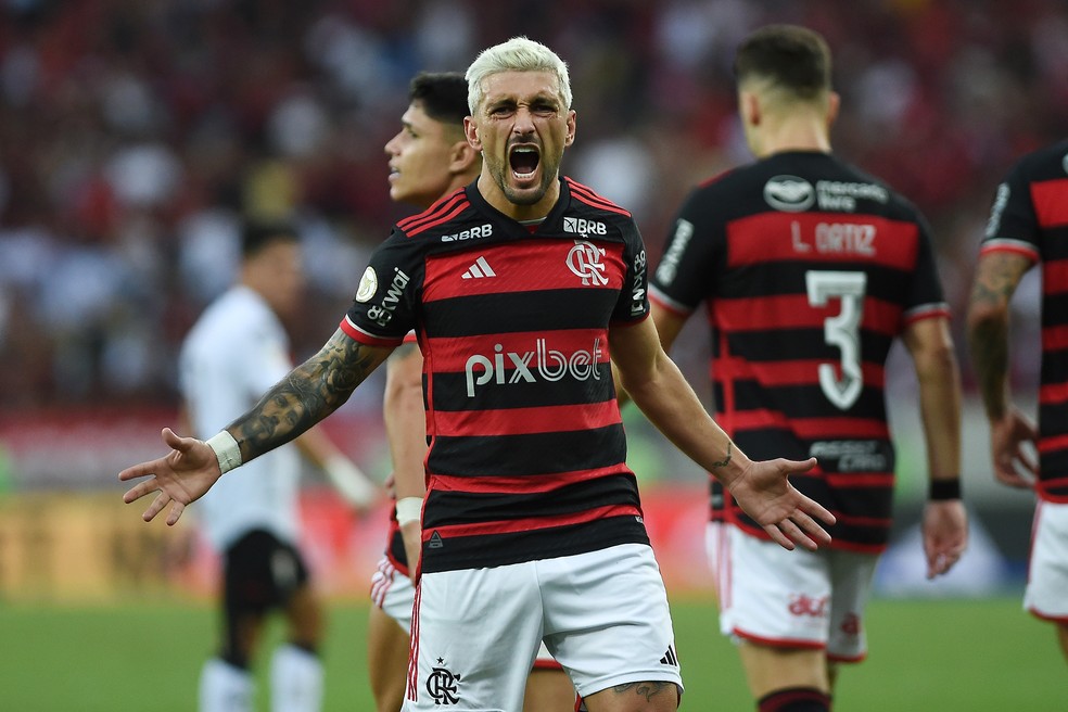 Arrascaeta comemora em Flamengo x Atlético-GO — Foto: Alexandre Durão