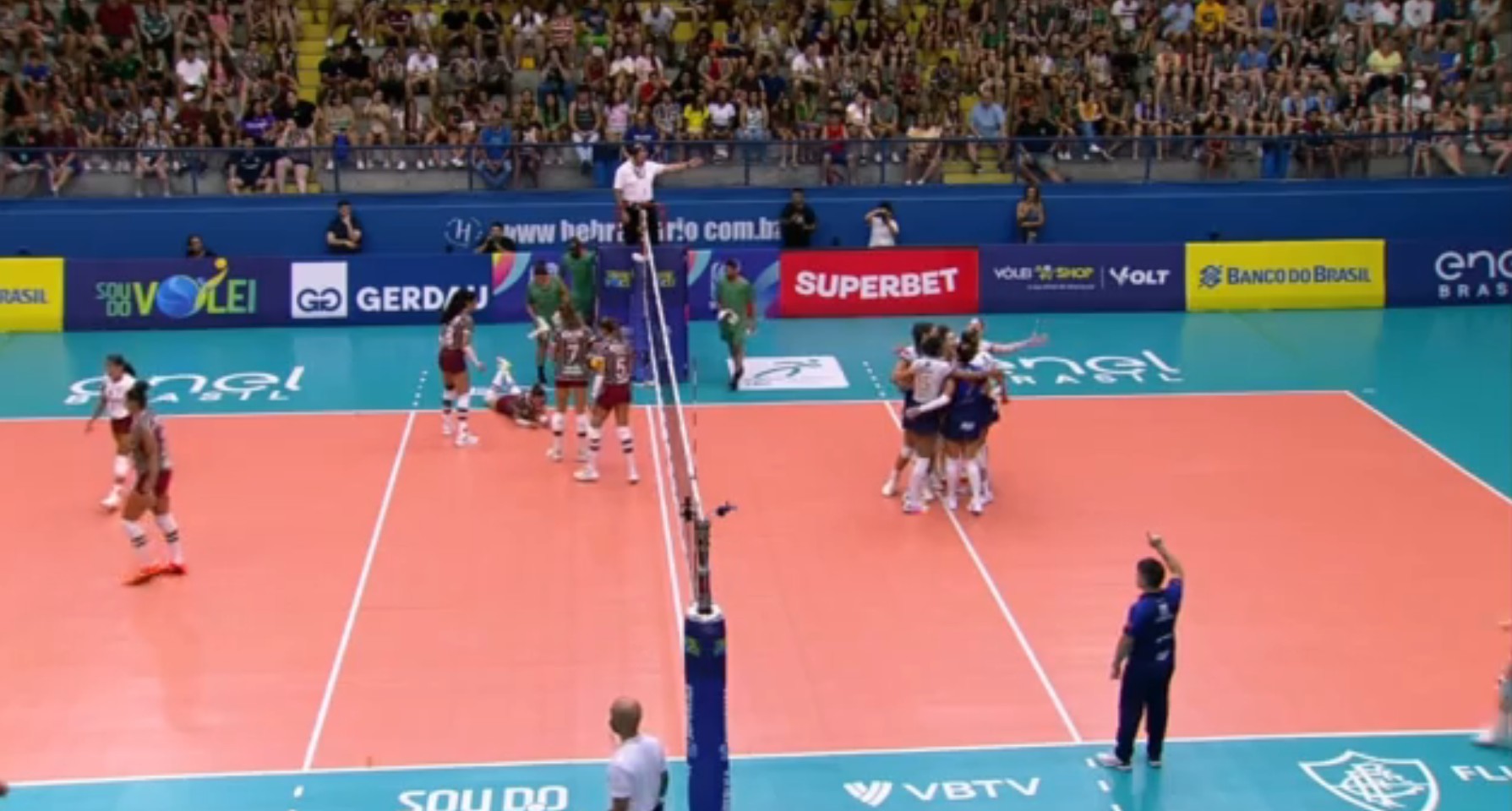 Minas atropela Fluminense na Superliga Feminina de Vôlei 2026