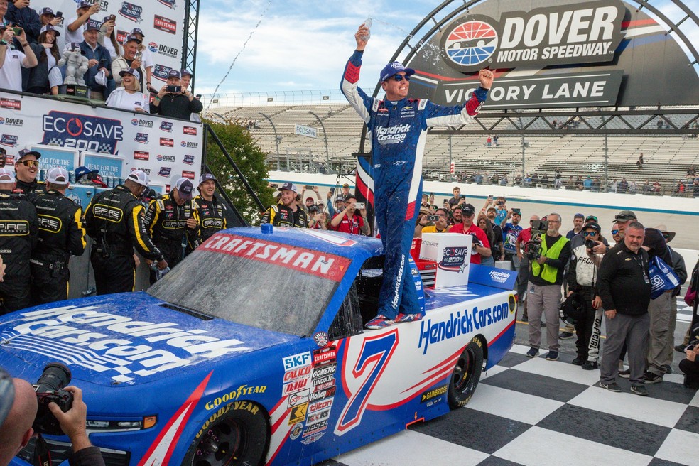 Kyle Busch em etapa da NASCAR Truck Series, na sexta-feira (15) — Foto: David Hahn/Icon Sportswire via Getty Images