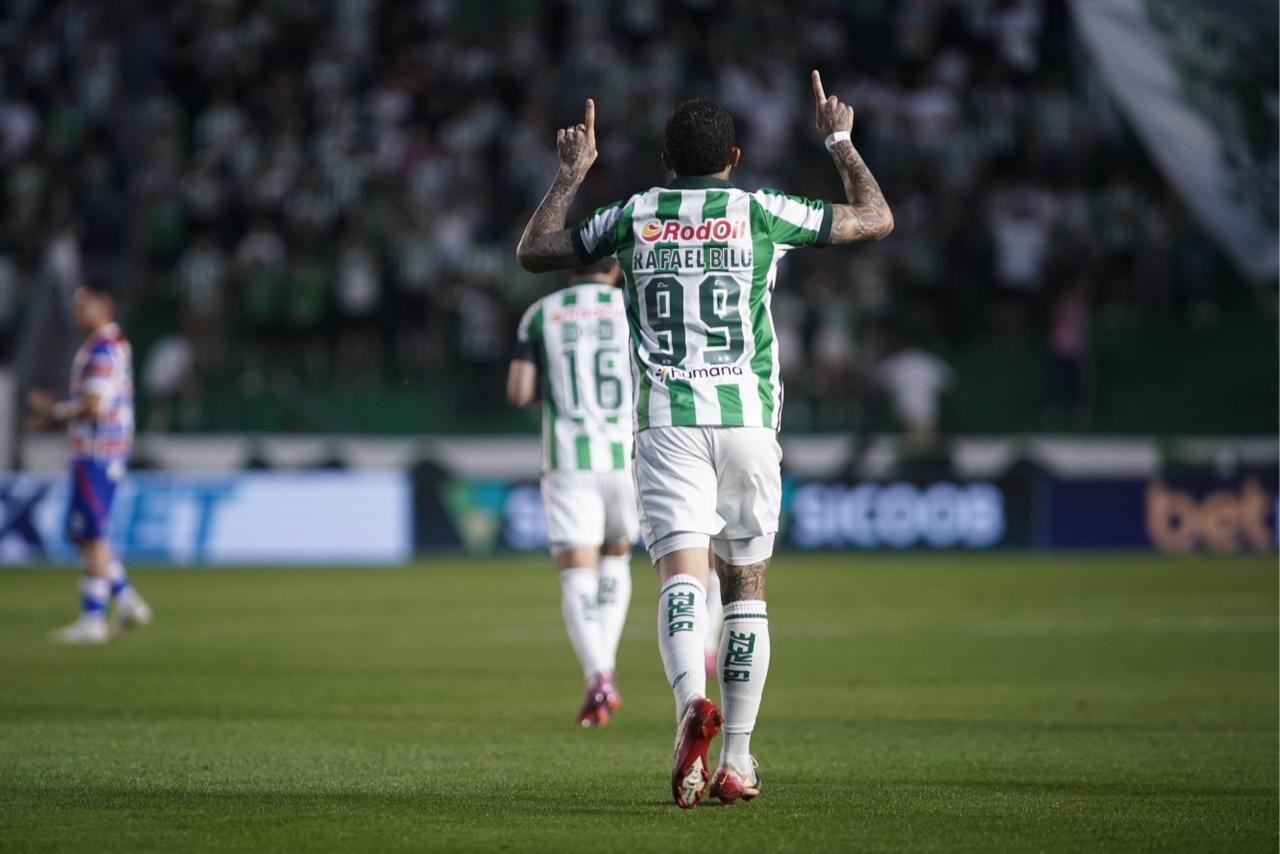 Atacante supera período difícil no Cruzeiro e se destaca no Juventude