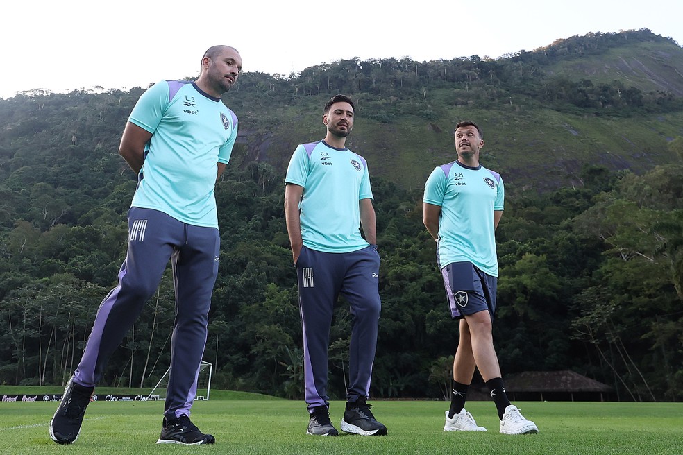 Davide Ancelotti com Luca Guerra e Andy Morgan — Foto: Vítor Silva/Botafogo