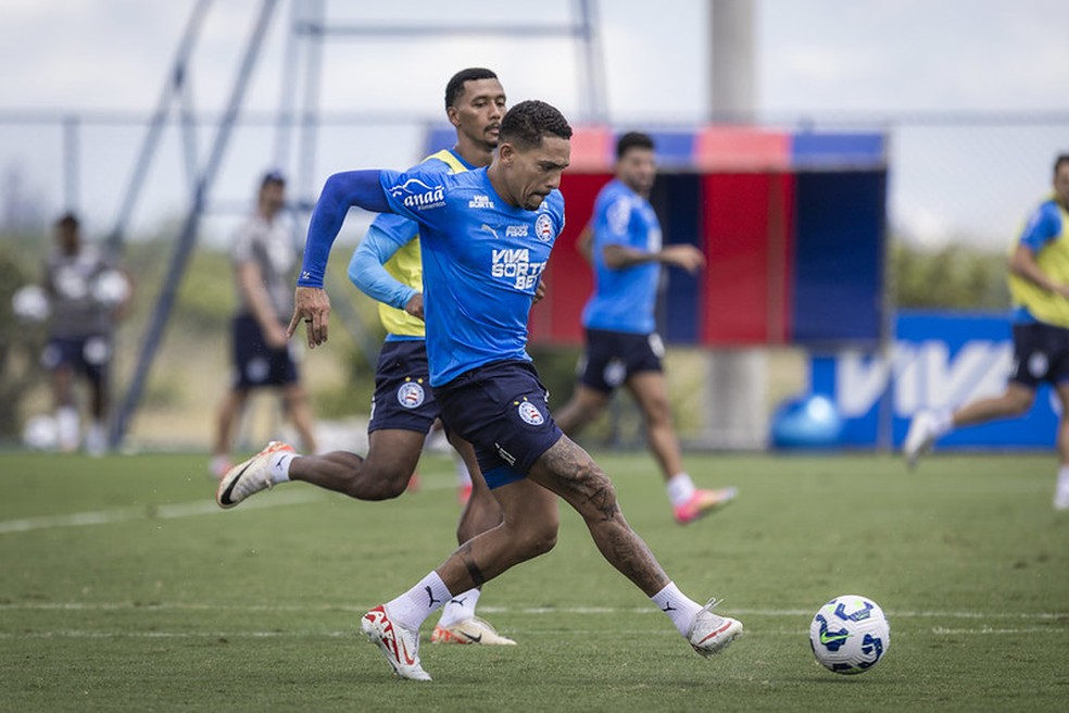 Gilberto durante treino do Bahia — Foto: Rafael Rodrigues/EC Bahia