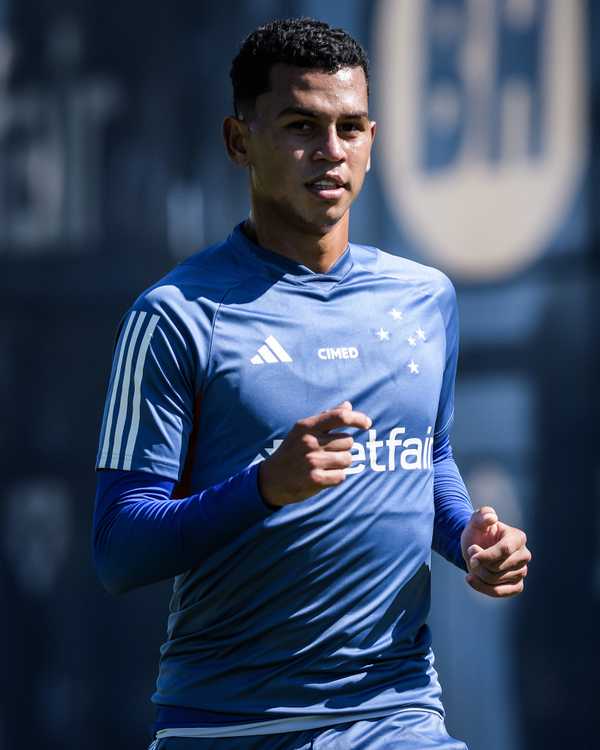 Fernando Henrique reintegrado ao Cruzeiro para reta final da Sul-Americana.