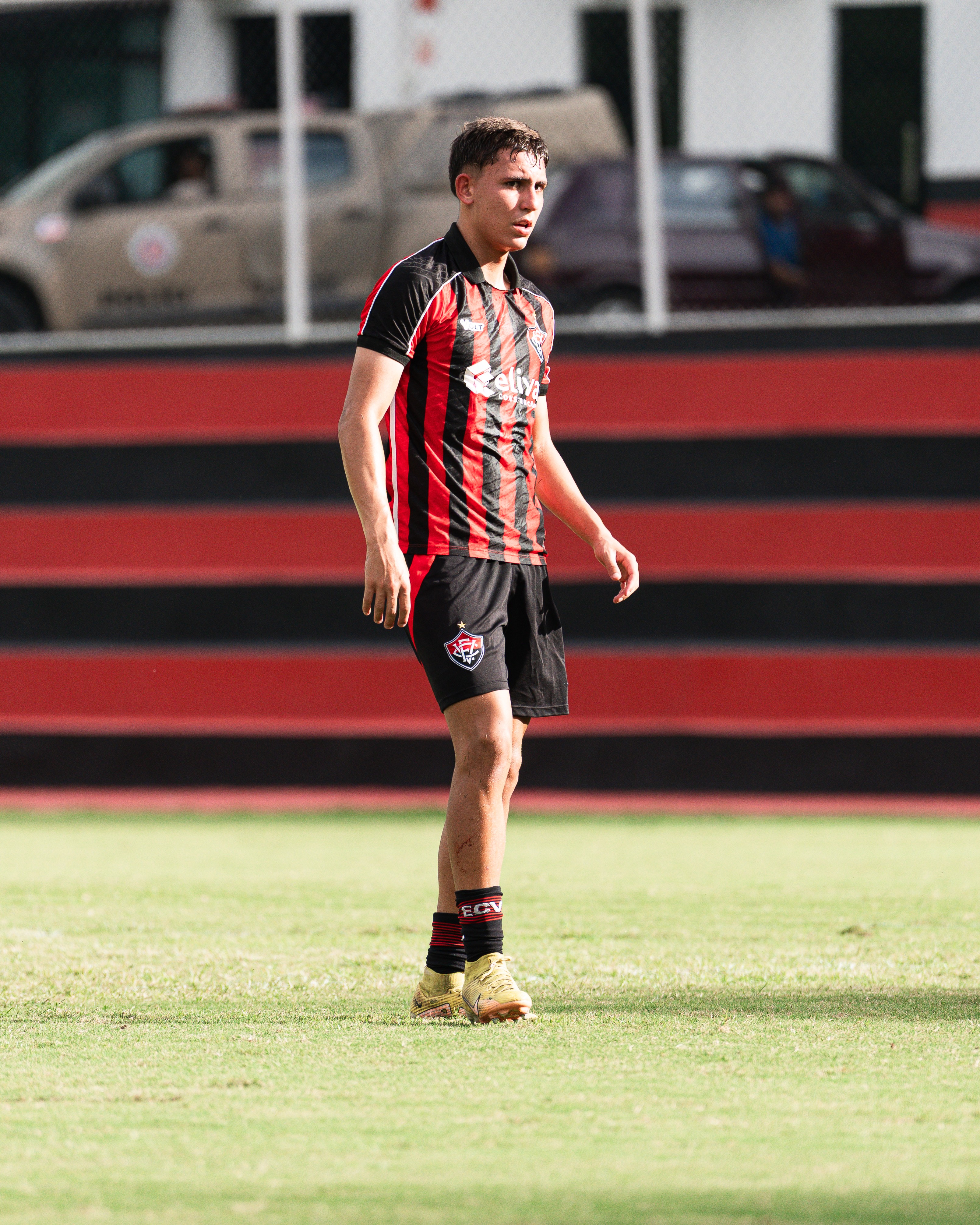 Atleta jovem em treino de futebol