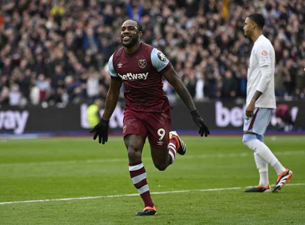 Grêmio propõe contratação de atacante jamaicano do West Ham, informa site.