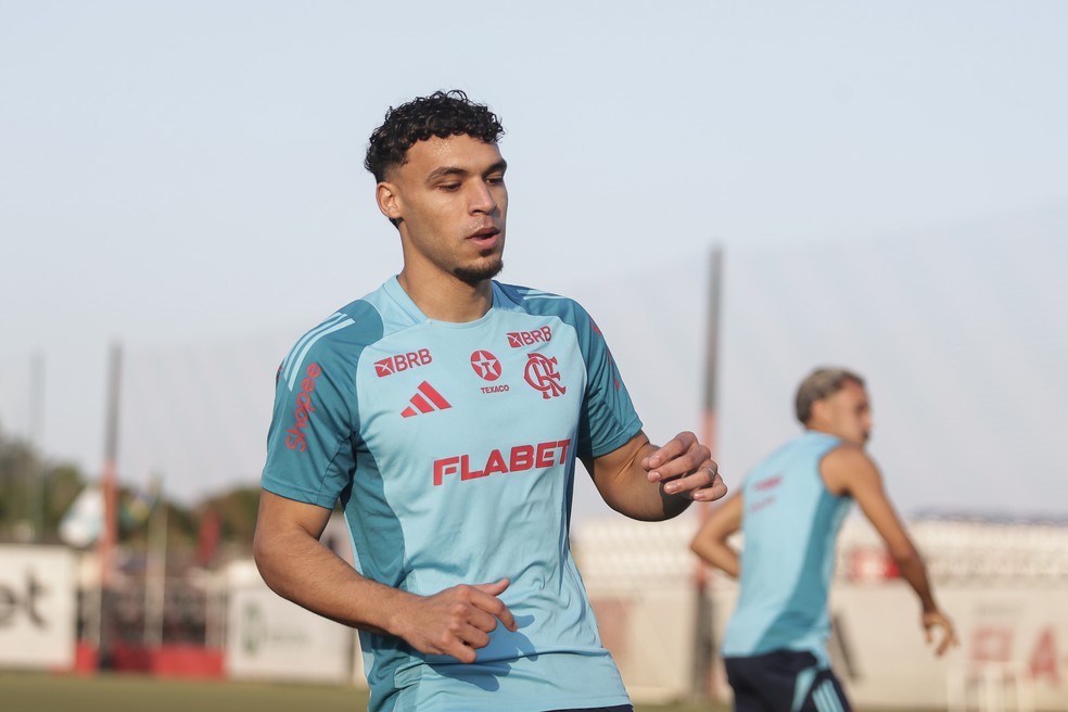 Victor Hugo, durante treino do Flamengo — Foto: Gilvan de Souza/Flamengo