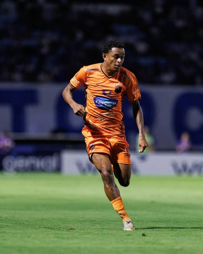 Figueirense contrata o atacante Renan, ex-Santa Catarina