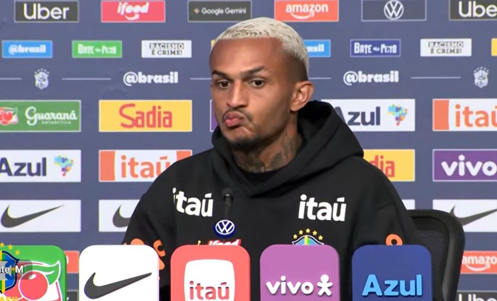 Ponta-esquerda na Roma, Wesley admite dificuldade de voltar à direita: "Batendo cabeça"