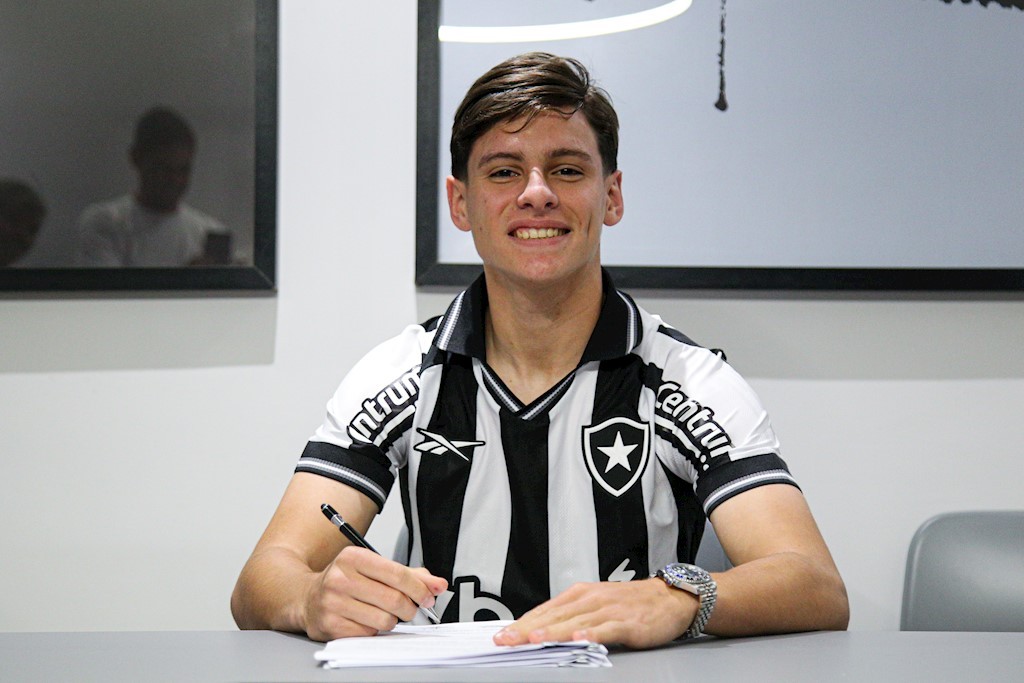 Botafogo anuncia a contratação do meia Montoro