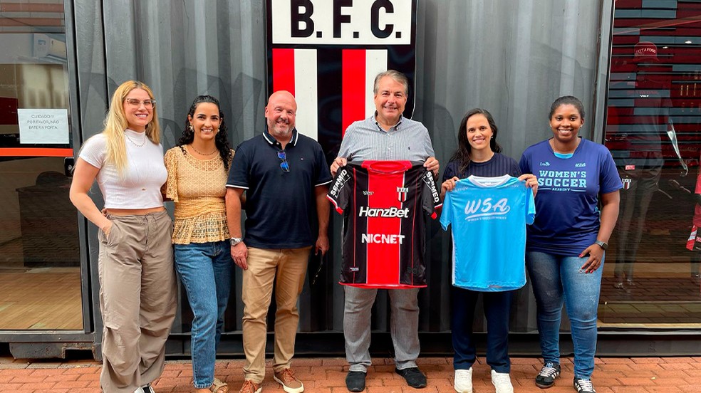 Projeto da diretoria do Botafogo-SP é retomar futebol feminino no clube — Foto: João Victor Cristovão / Agência Botafogo