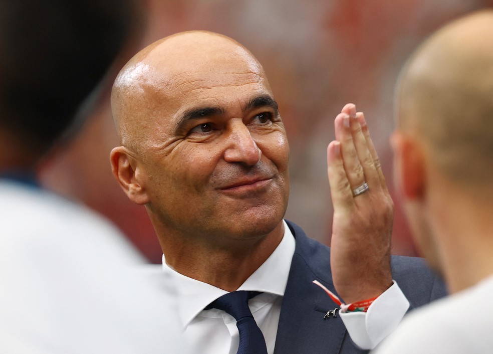 Roberto Martínez, técnico de Portugal, com a pulseira em homenagem a Diogo Jota — Foto: Reuters