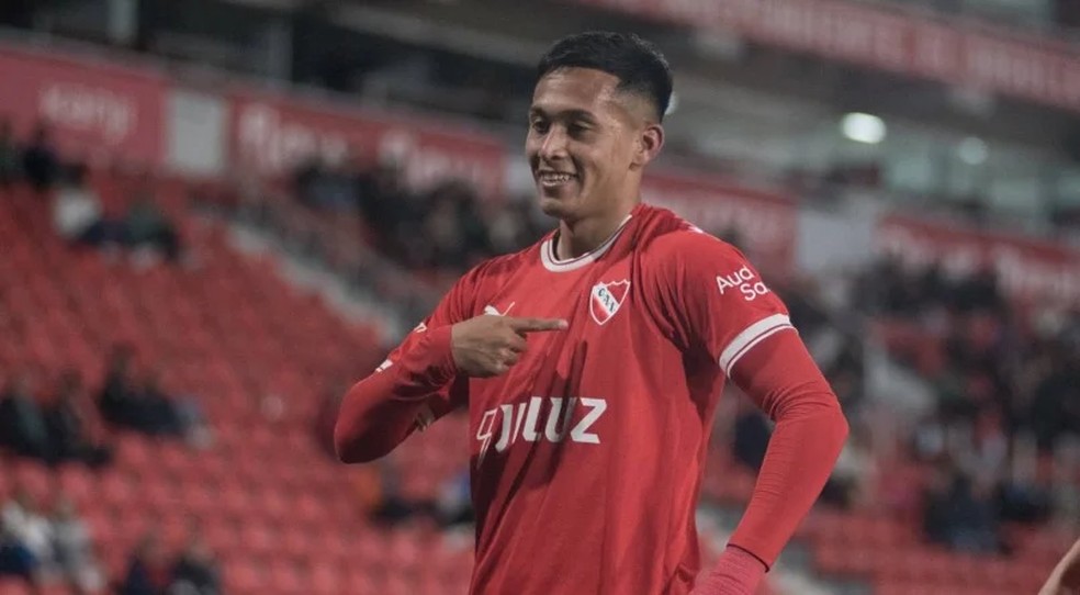 Camisa vermelha do Independiente, da Argentina — Foto: Independiante/Divulgação