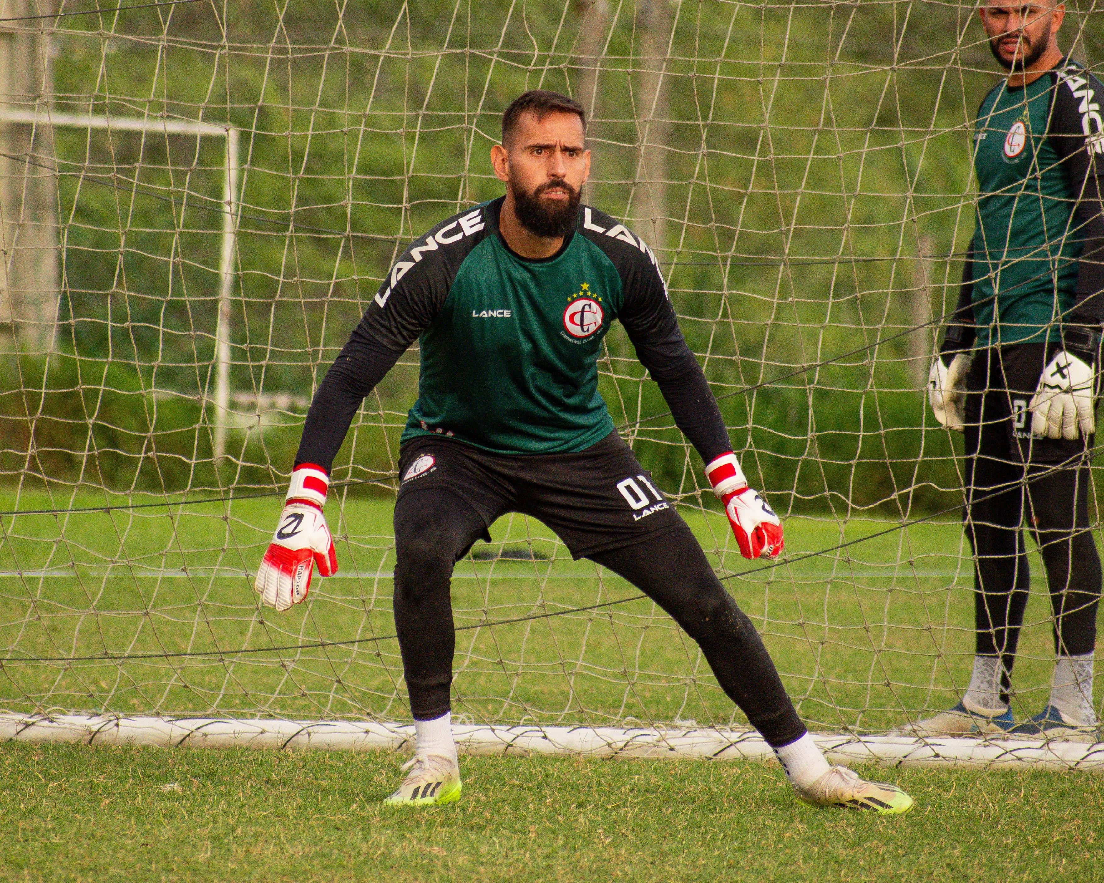 ASA anuncia goleiro João Guilherme no dia em que celebra 74 anos